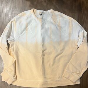 Universal Thread Women's Cream and White Crewneck Sweater